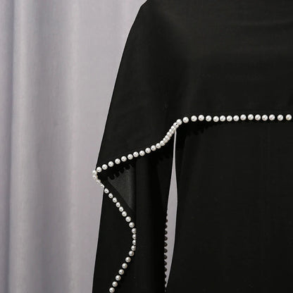 Henny Abaya mit Perlen
