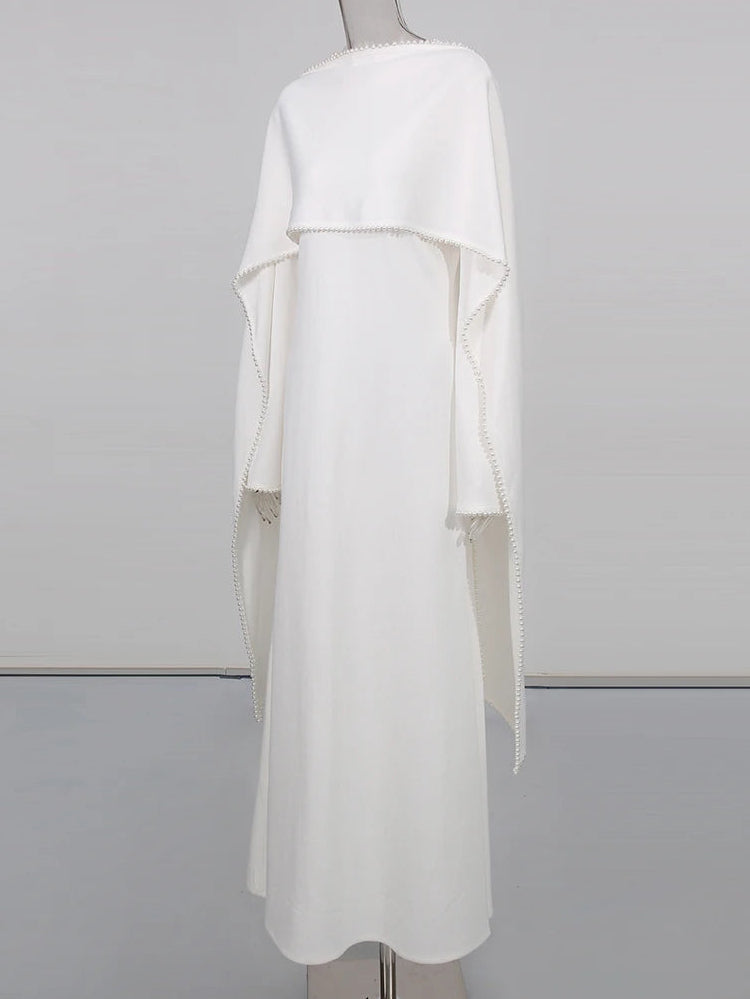 Henny Abaya mit Perlen