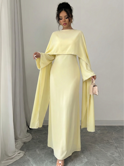 Henny Abaya mit Perlen
