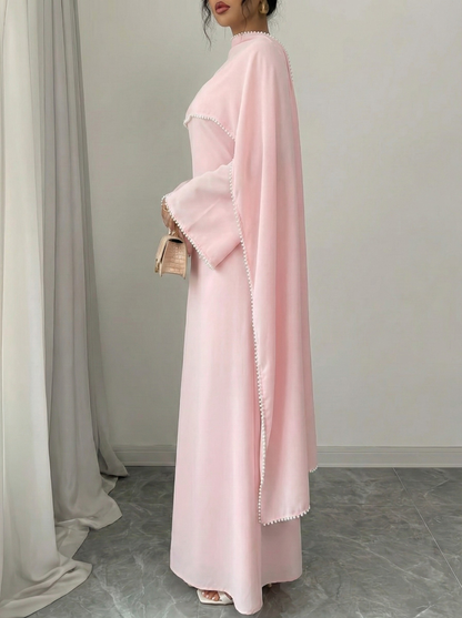 Henny Abaya mit Perlen