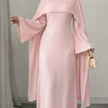 Henny Abaya mit Perlen
