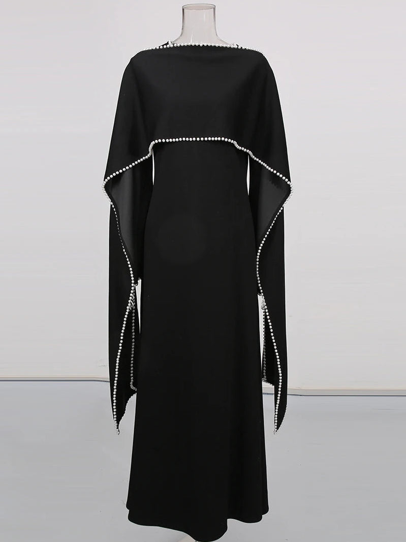 Henny Abaya mit Perlen