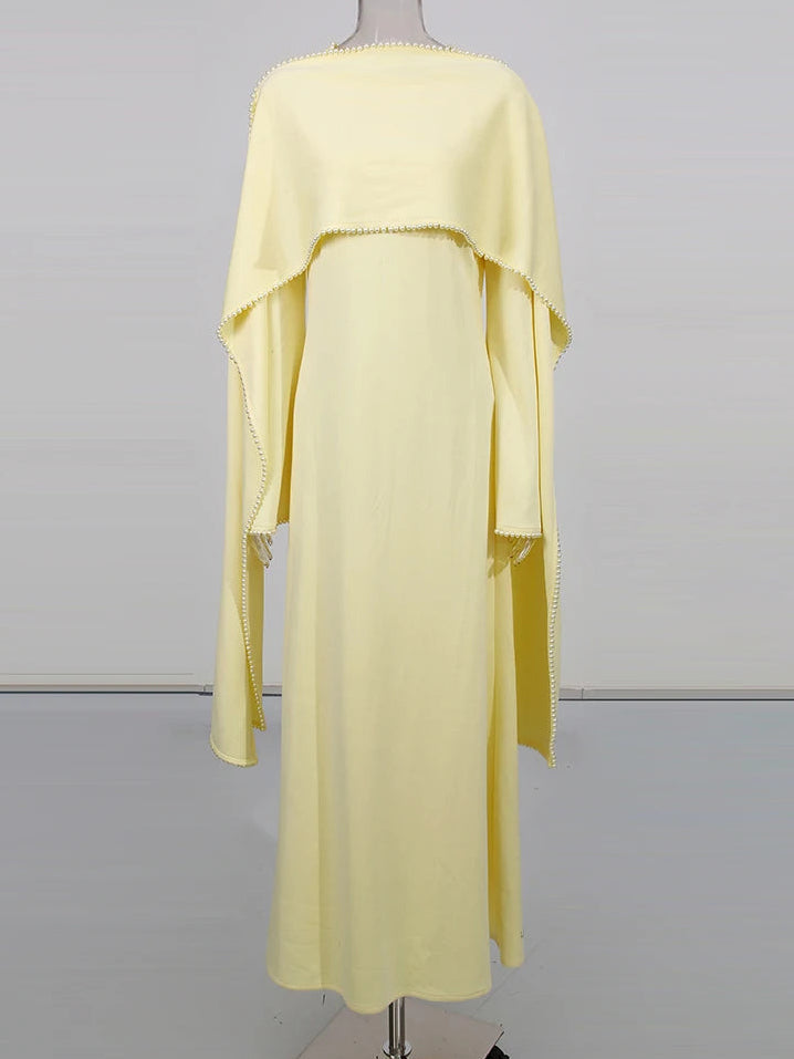 Henny Abaya mit Perlen