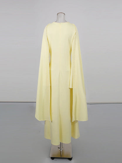 Henny Abaya mit Perlen