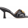 Pumps mit Kettenschnalle