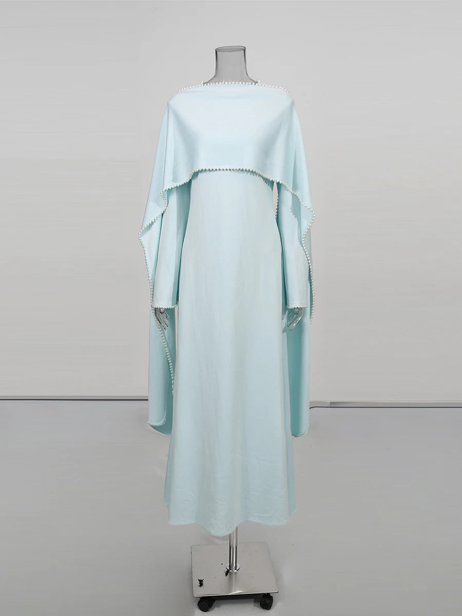 Henny Abaya mit Perlen