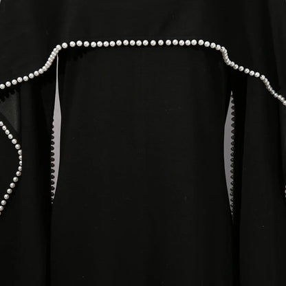 Henny Abaya mit Perlen